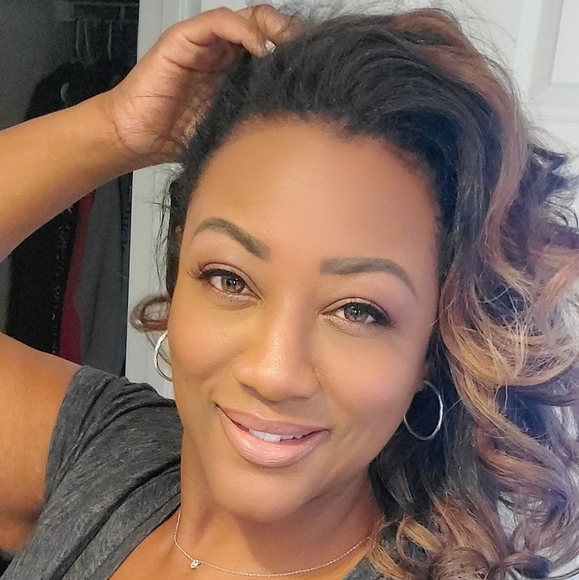 Meet your Posher, Traci - Picture 1 of 1